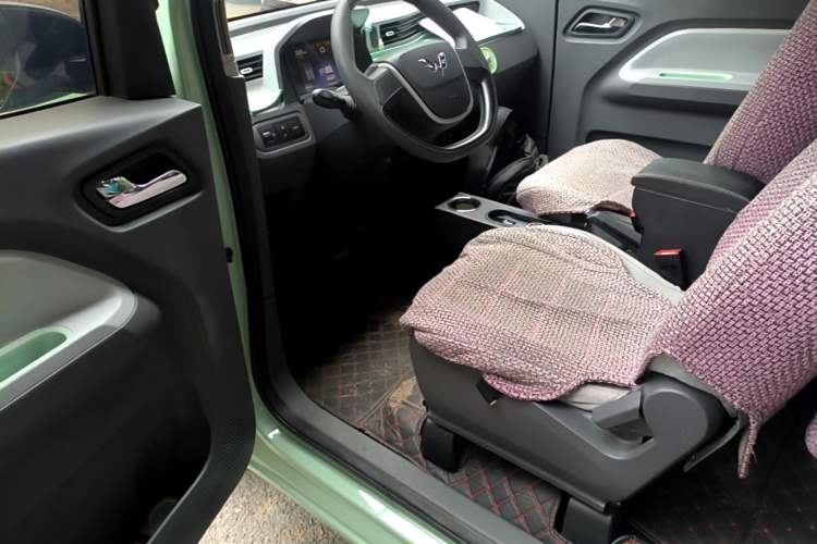 Used Wuling Hongguang MINIEV 2021 Macaron Premium Model – Lithium Iron Phosphate Driver Seat