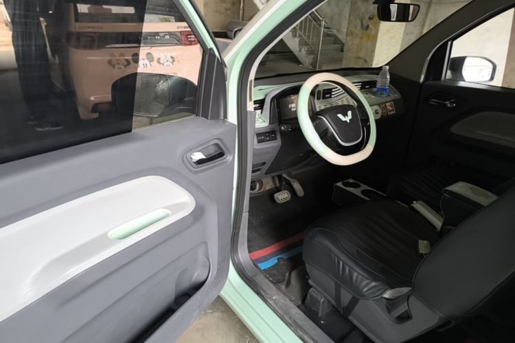 Used Wuling Hongguang MINIEV 2021 Macaron Fashion Model Lithium Iron Phosphate Driver Seat