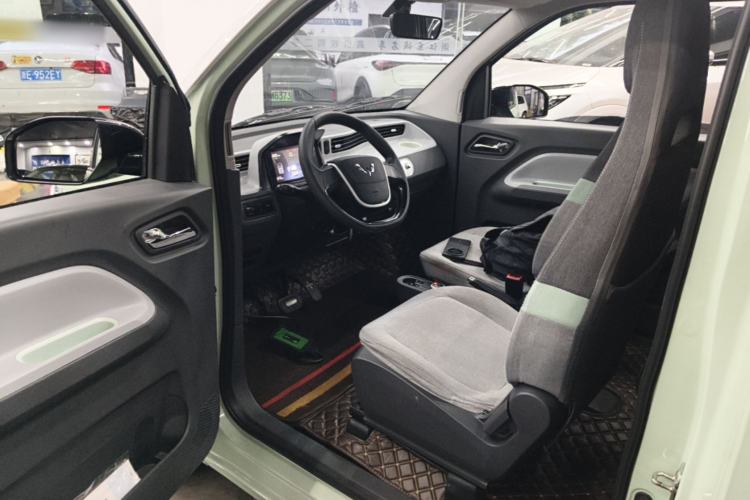 Used Wuling Hongguang MINIEV 2021 Macaron Fashion Model Lithium Iron Phosphate Driver Seat