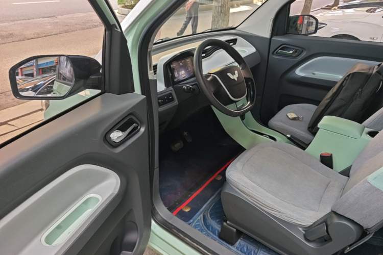 Used Wuling Hongguang MINIEV 2021 Macaron Fashion Model Lithium Iron Phosphate Driver Seat