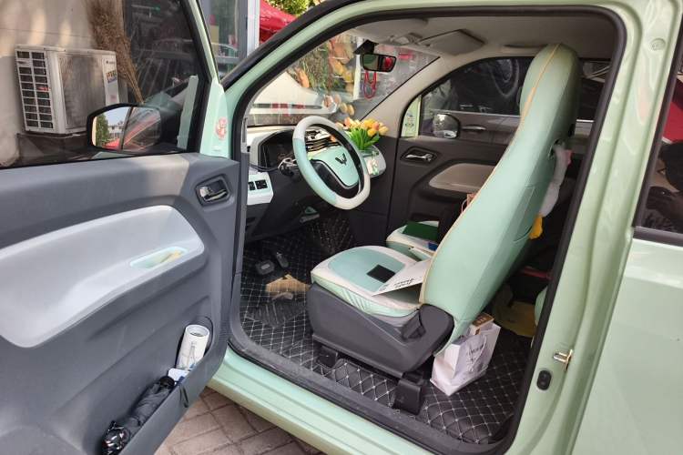 Used Wuling Hongguang MINIEV 2021 Macaron Premium Model – Lithium-NMC Driver Seat