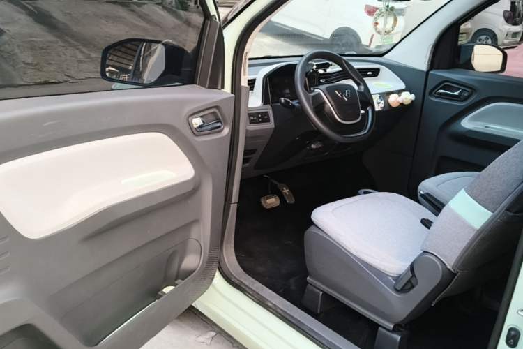 Used Wuling Hongguang MINIEV 2021 Macaron Premium Model – Lithium Iron Phosphate Driver Seat