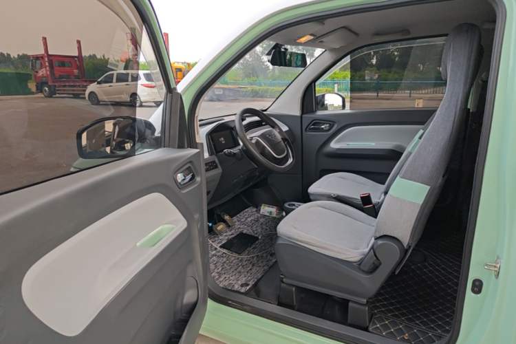 Used Wuling Hongguang MINIEV 2021 Macaron Fashion Model Lithium Iron Phosphate Driver Seat