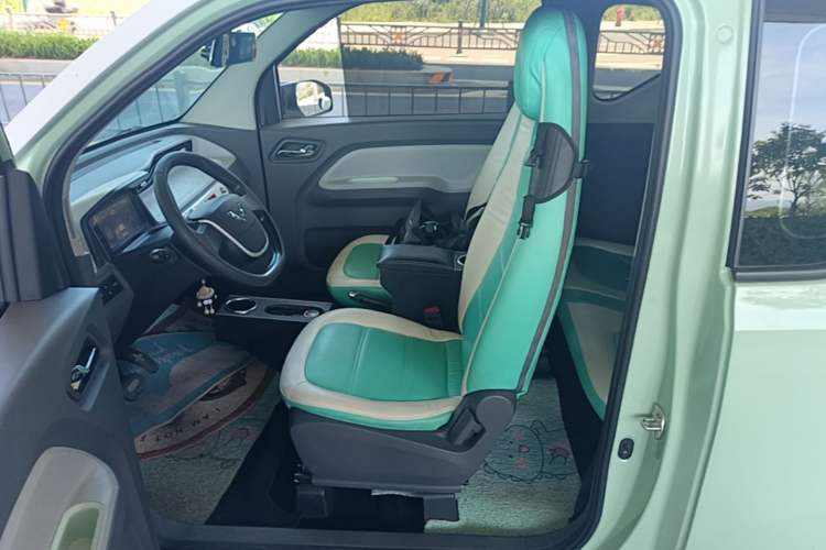 Used Wuling Hongguang MINIEV 2021 Macaron Premium Model – Lithium-NMC Driver Seat
