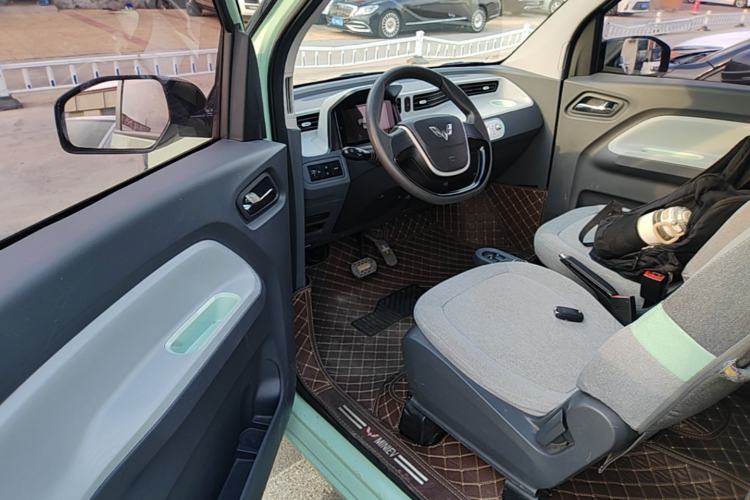 Used Wuling Hongguang MINIEV 2021 Macaron Fashion Model Lithium Iron Phosphate Driver Seat