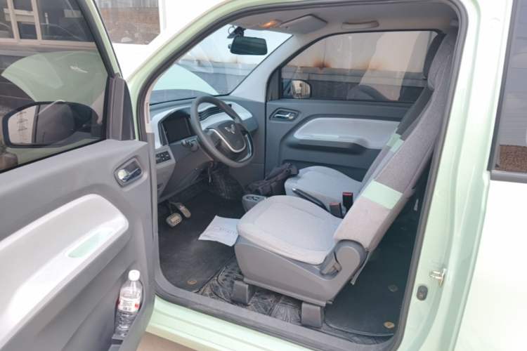 Used Wuling Hongguang MINIEV 2021 Macaron Premium Model – Lithium Iron Phosphate Driver Seat