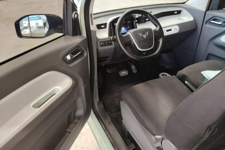 Used Wuling Hongguang MINIEV 2021 Macaron Premium Model – Lithium Iron Phosphate Driver Seat