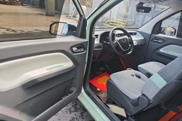 Used Wuling Hongguang MINIEV 2021 Macaron Fashion Model Lithium Iron Phosphate Driver Seat