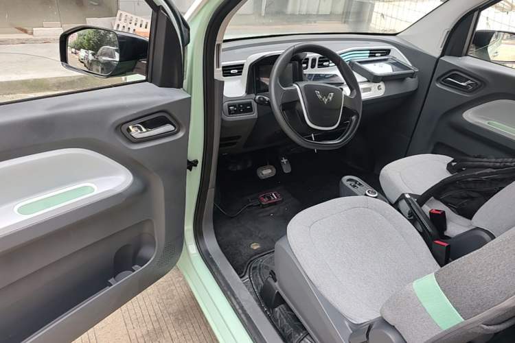 Used Wuling Hongguang MINIEV 2021 Macaron Premium Model – Lithium Iron Phosphate Driver Seat