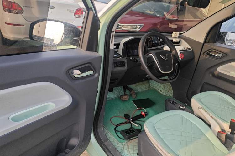 Used Wuling Hongguang MINIEV 2021 Macaron Sandwich Model 170 km Lithium Iron Phosphate Driver Seat