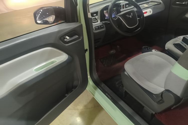 Used Wuling Hongguang MINIEV 2021 Macaron Fashion Model Lithium Iron Phosphate Driver Seat
