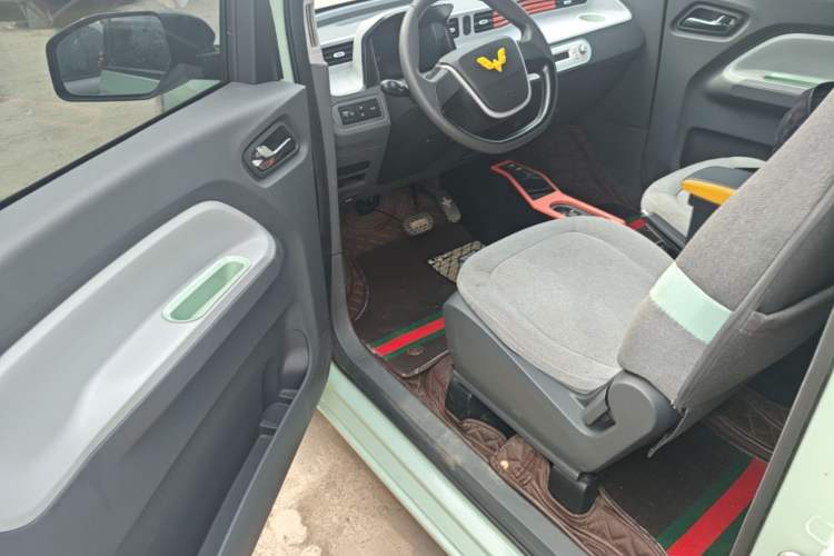 Used Wuling Hongguang MINIEV 2021 Macaron Sandwich Model 120 km Lithium NMC Driver Seat