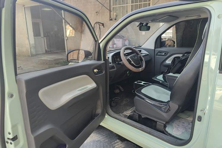 Used Wuling Hongguang MINIEV 2021 Macaron Fashion Model Lithium Iron Phosphate Driver Seat
