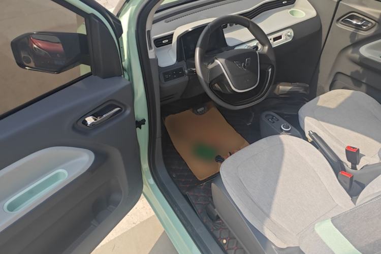 Used Wuling Hongguang MINIEV 2021 Macaron Fashion Model Lithium Iron Phosphate Driver Seat