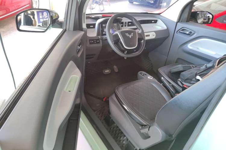 Used Wuling Hongguang MINIEV 2021 Macaron Premium Model – Lithium Iron Phosphate Driver Seat
