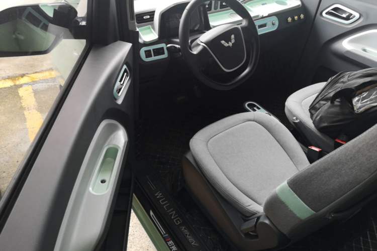 Used Wuling Hongguang MINIEV 2021 Macaron Premium Model – Lithium Iron Phosphate Driver Seat