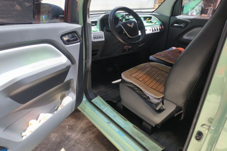 Used Wuling Hongguang MINIEV 2021 Macaron Fashion Model Lithium Iron Phosphate Driver Seat