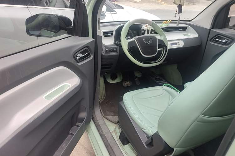 Used Wuling Hongguang MINIEV 2021 Macaron Premium Model – Lithium Iron Phosphate Driver Seat