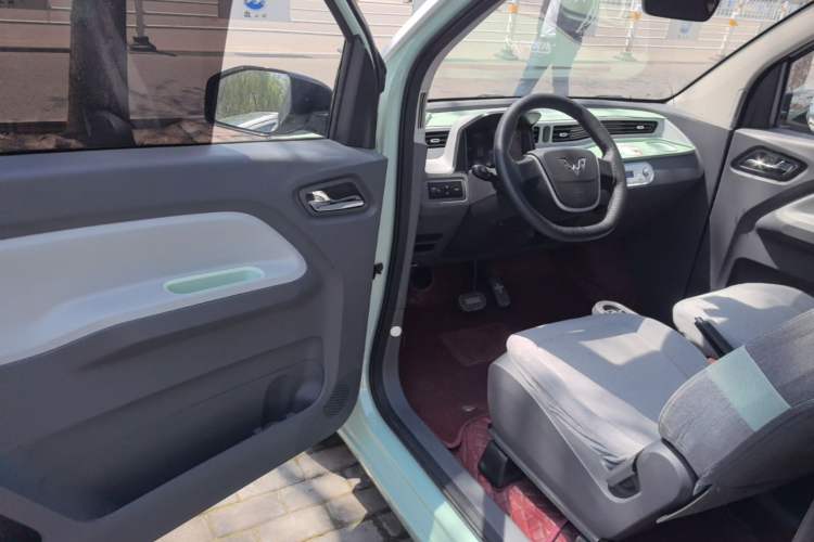 Used Wuling Hongguang MINIEV 2021 Macaron Fashion Edition Lithium-Ion Battery Driver Seat
