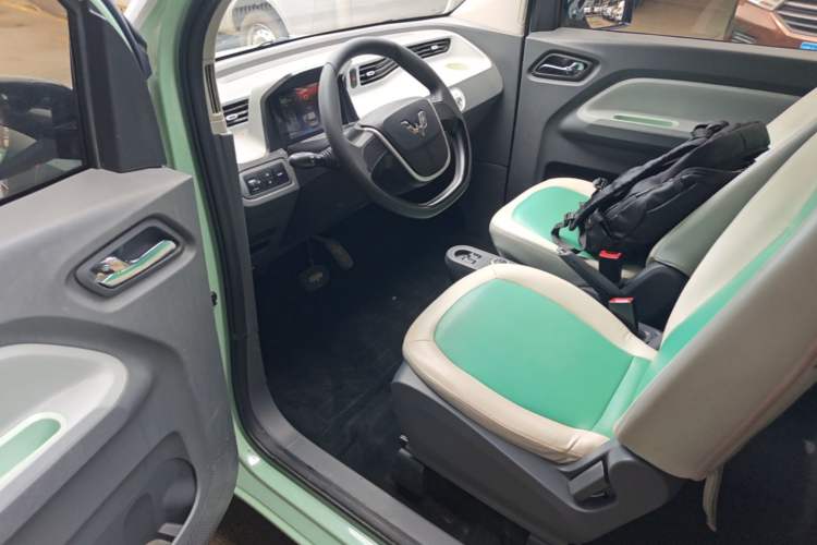 Used Wuling Hongguang MINIEV 2021 Macaron Fashion Model Lithium Iron Phosphate Driver Seat