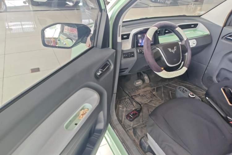 Used Wuling Hongguang MINIEV 2021 Macaron Premium Model – Lithium Iron Phosphate Driver Seat
