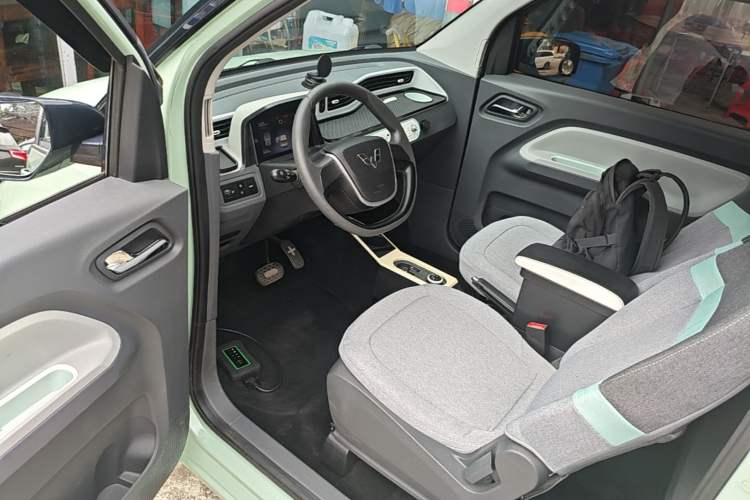 Used Wuling Hongguang MINIEV 2021 Macaron Premium Model – Lithium Iron Phosphate Driver Seat