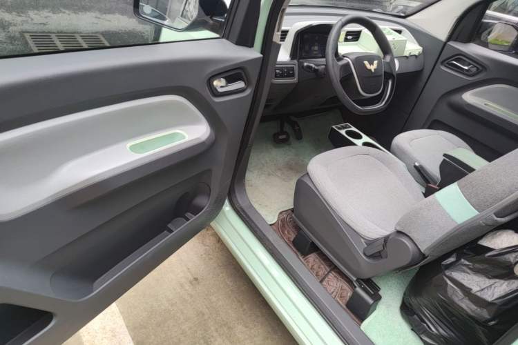 Used Wuling Hongguang MINIEV 2021 Macaron Premium Model – Lithium Iron Phosphate Driver Seat