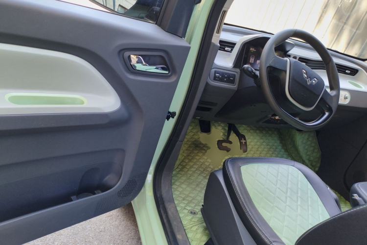 Used Wuling Hongguang MINIEV 2021 Macaron Fashion Model Lithium Iron Phosphate Driver Seat