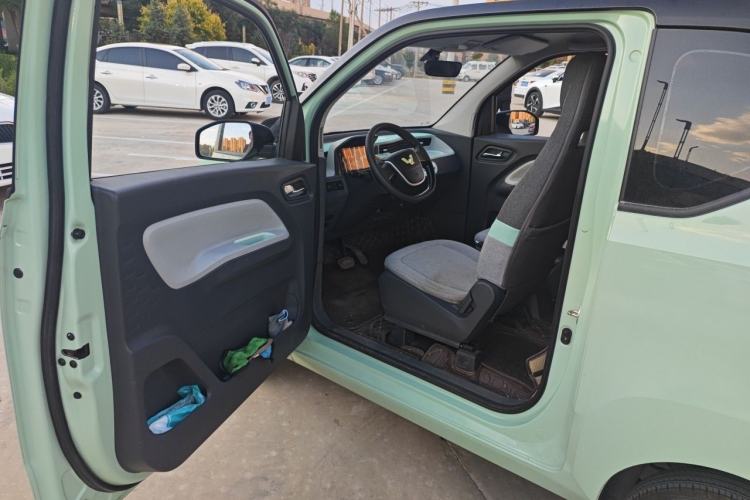 Used Wuling Hongguang MINIEV 2021 Macaron Fashion Model Lithium Iron Phosphate Driver Seat