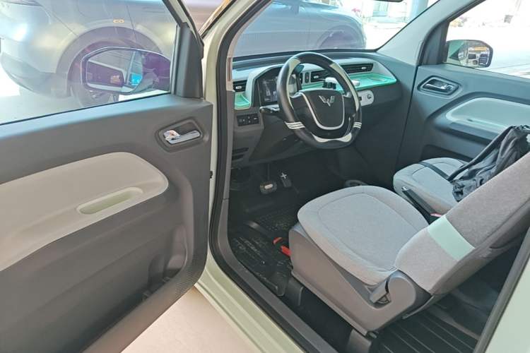 Used Wuling Hongguang MINIEV 2021 Macaron Fashion Edition Lithium-Ion Battery Driver Seat