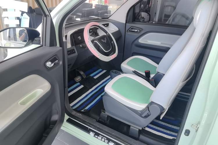 Used Wuling Hongguang MINIEV 2021 Macaron Premium Model – Lithium Iron Phosphate Driver Seat