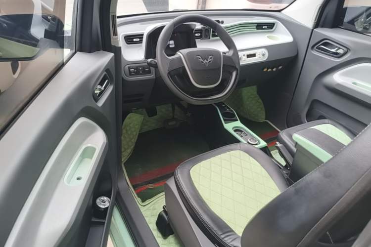 Used Wuling Hongguang MINIEV 2021 Macaron Premium Model – Lithium Iron Phosphate Driver Seat