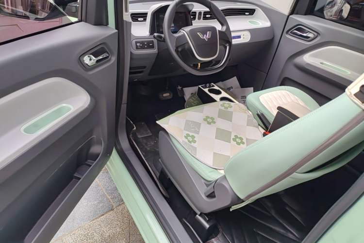 Used Wuling Hongguang MINIEV 2021 Macaron Sandwich Model 120 km Lithium Iron Phosphate Driver Seat