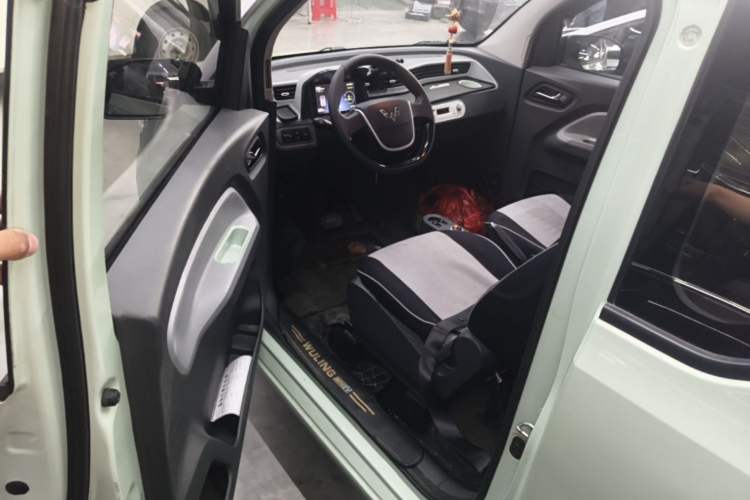 Used Wuling Hongguang MINIEV 2021 Macaron Fashion Model Lithium Iron Phosphate Driver Seat