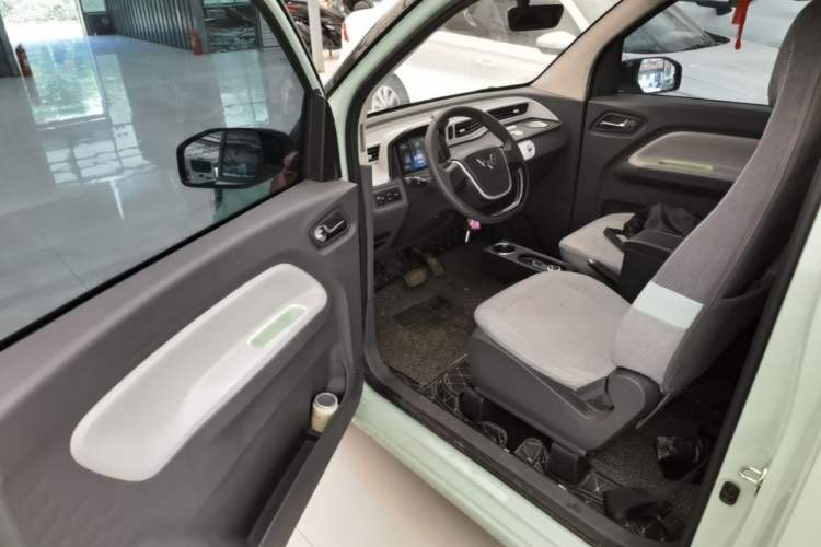 Used Wuling Hongguang MINIEV 2021 Macaron Fashion Model Lithium Iron Phosphate Driver Seat