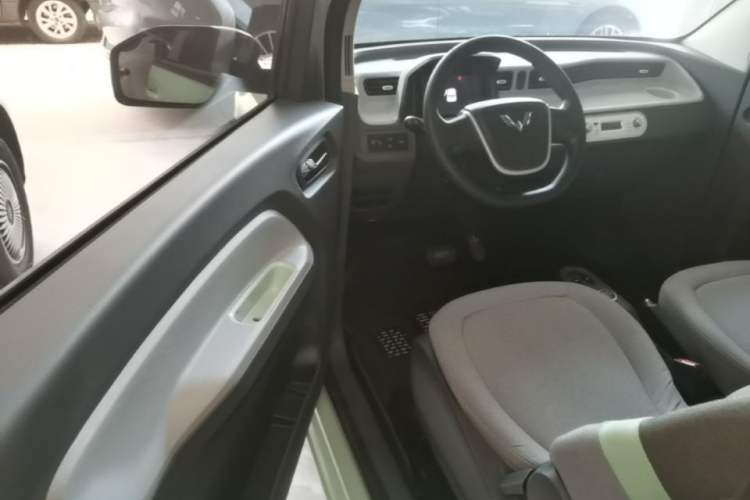 Used Wuling Hongguang MINIEV 2021 Macaron Fashion Edition Lithium-Ion Battery Driver Seat