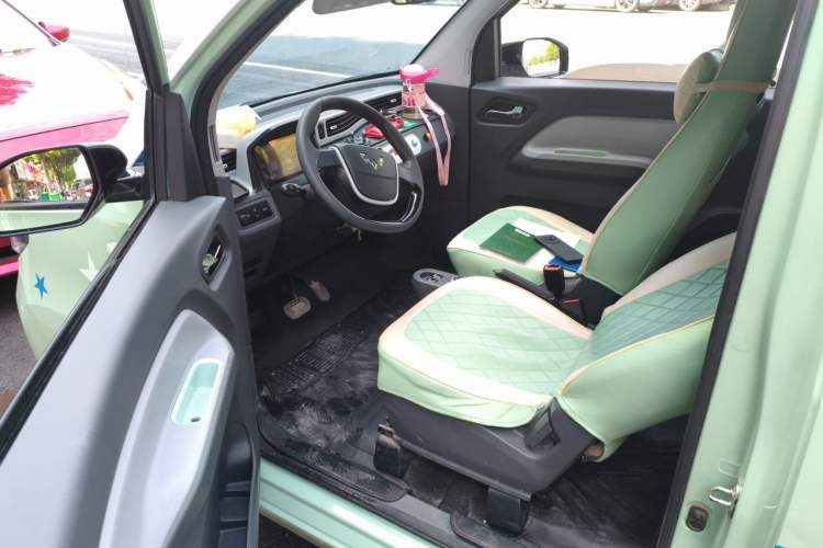 Used Wuling Hongguang MINIEV 2021 Macaron Fashion Model Lithium Iron Phosphate Driver Seat