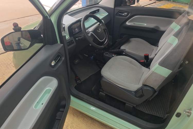 Used Wuling Hongguang MINIEV 2021 Macaron Premium Model – Lithium Iron Phosphate Driver Seat