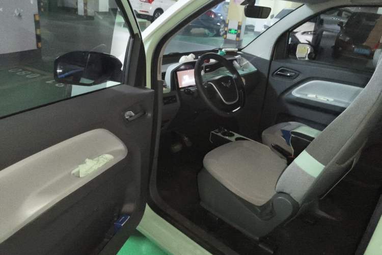 Used Wuling Hongguang MINIEV 2021 Macaron Premium Model – Lithium-NMC Driver Seat