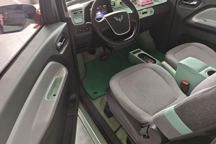 Used Wuling Hongguang MINIEV 2021 Macaron Premium Model – Lithium Iron Phosphate Driver Seat