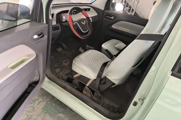 Used Wuling Hongguang MINIEV 2021 Macaron Fashion Model Lithium Iron Phosphate Driver Seat