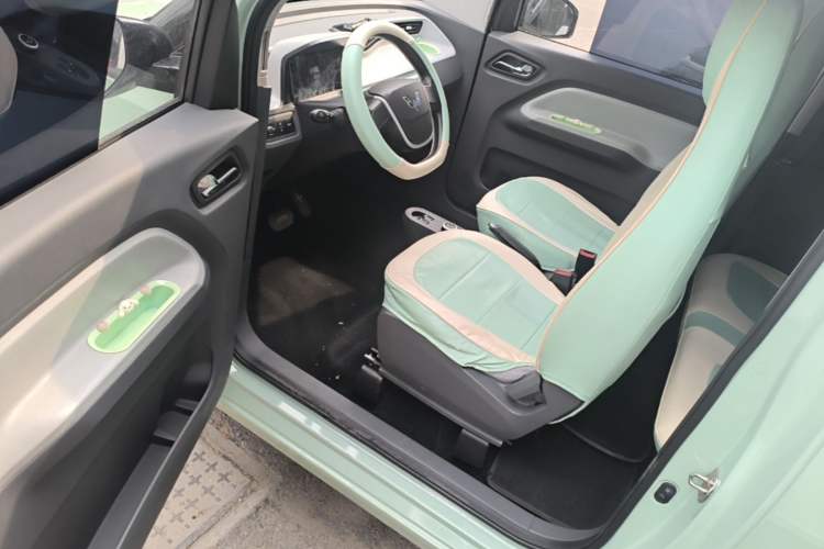 Used Wuling Hongguang MINIEV 2021 Macaron Fashion Model Lithium Iron Phosphate Driver Seat