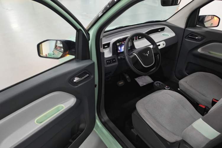 Used Wuling Hongguang MINIEV 2021 Macaron Premium Model – Lithium Iron Phosphate Driver Seat