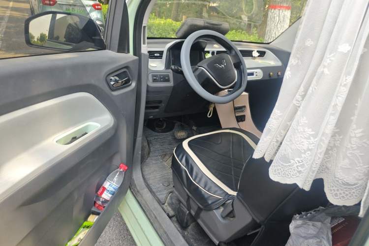 Used Wuling Hongguang MINIEV 2021 Macaron Fashion Model Lithium Iron Phosphate Driver Seat