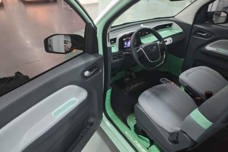 Used Wuling Hongguang MINIEV 2021 Macaron Premium Model – Lithium Iron Phosphate Driver Seat