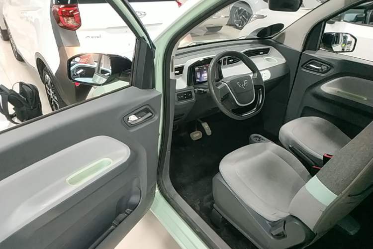 Used Wuling Hongguang MINIEV 2021 Macaron Premium Model – Lithium Iron Phosphate Driver Seat