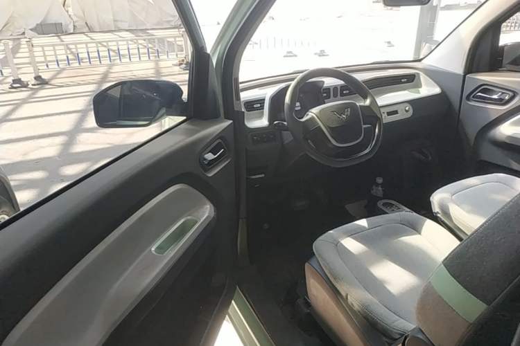 Used Wuling Hongguang MINIEV 2021 Macaron Fashion Model Lithium Iron Phosphate Driver Seat