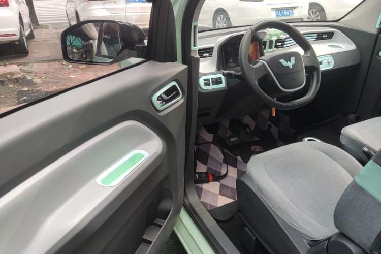 Used Wuling Hongguang MINIEV 2021 Macaron Fashion Model Lithium Iron Phosphate Driver Seat
