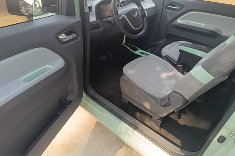 Used Wuling Hongguang MINIEV 2021 Macaron Fashion Edition Lithium-Ion Battery Driver Seat