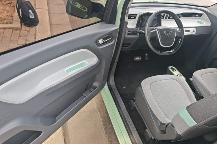 Used Wuling Hongguang MINIEV 2021 Macaron Fashion Model Lithium Iron Phosphate Driver Seat